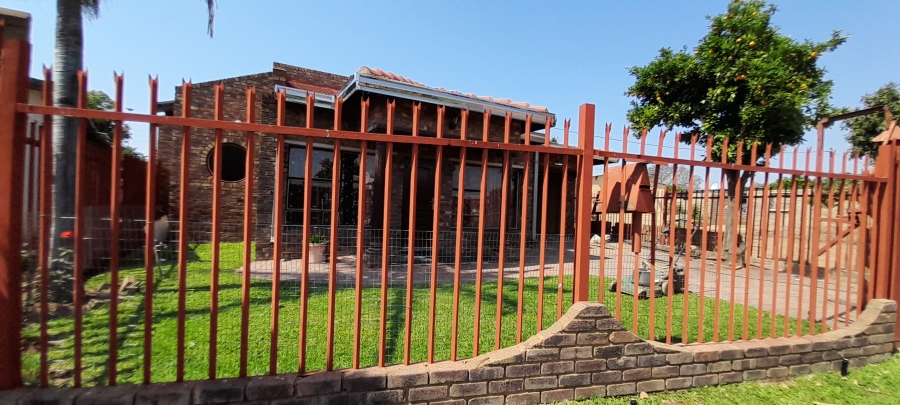 To Let 2 Bedroom Property for Rent in Lethlabile North West